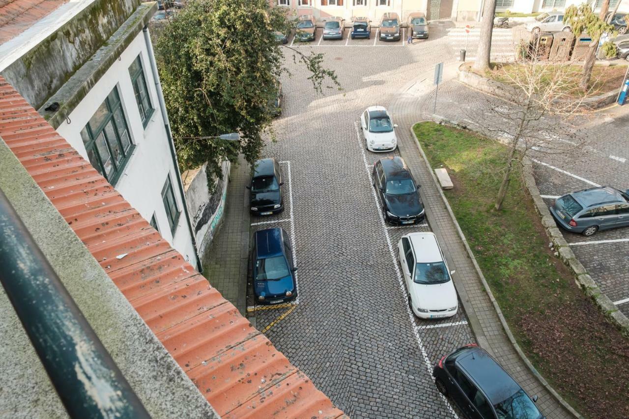 Apartment With Balcony In The Square Porto Exterior foto