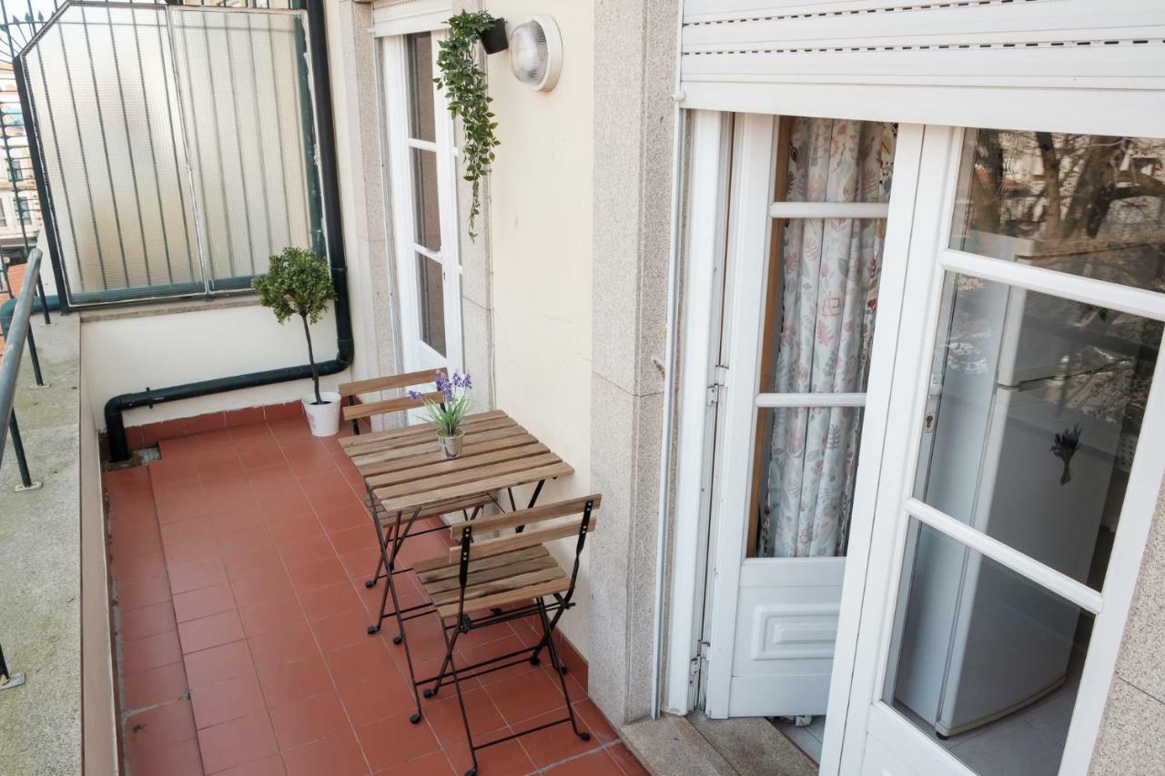 Apartment With Balcony In The Square Porto Exterior foto