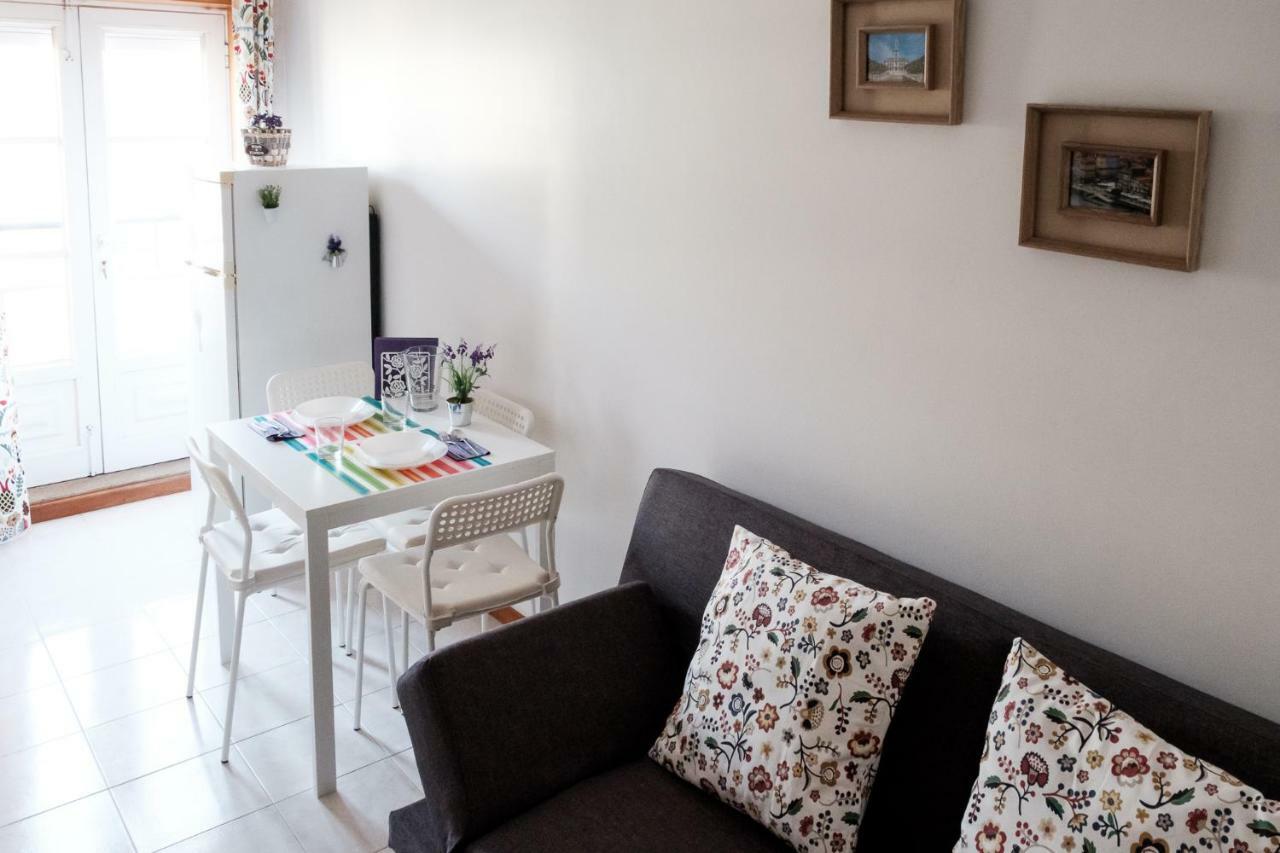 Apartment With Balcony In The Square Porto Exterior foto
