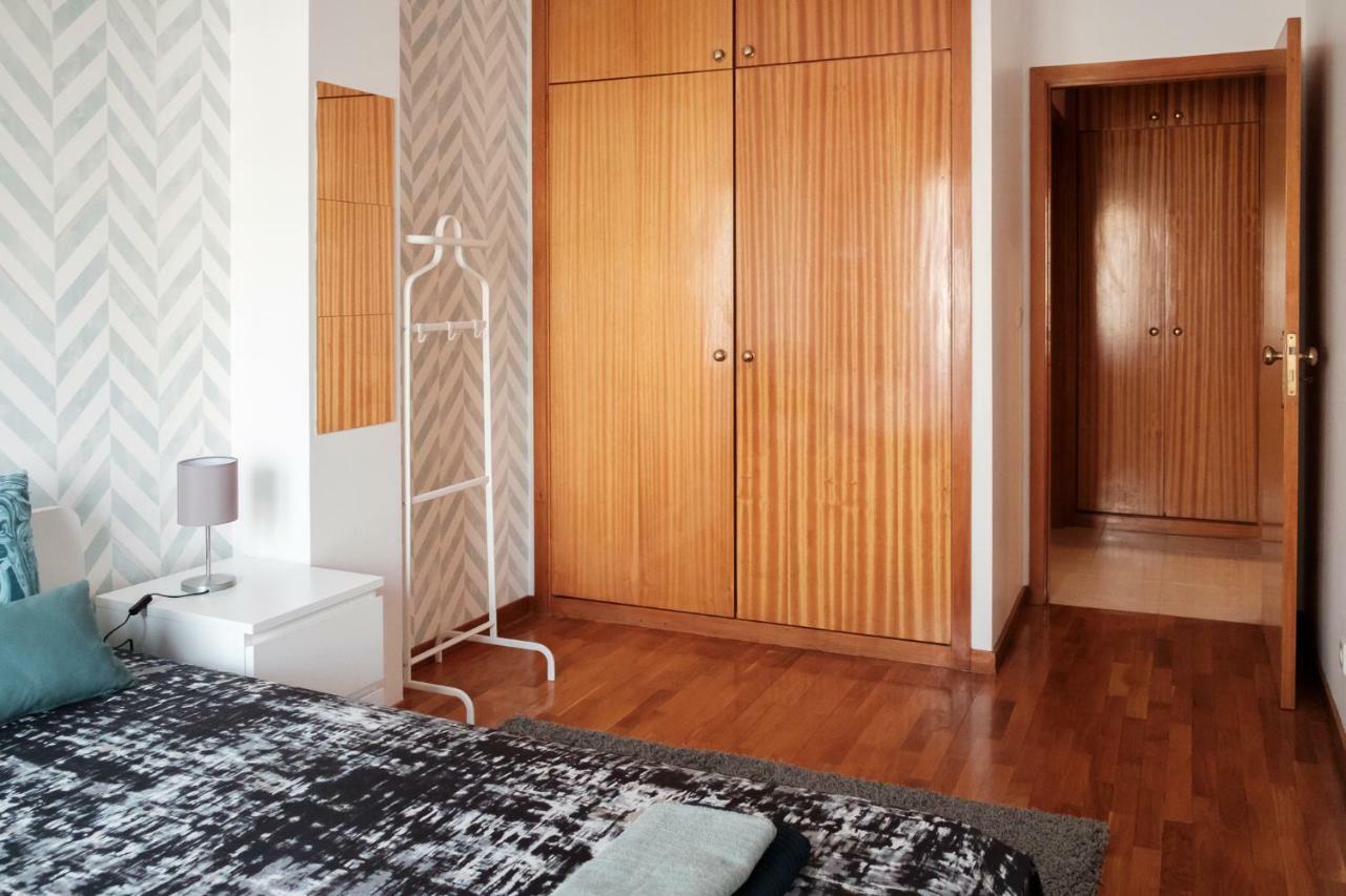 Apartment With Balcony In The Square Porto Exterior foto