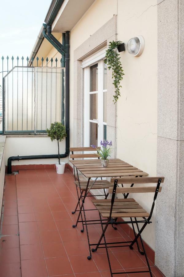 Apartment With Balcony In The Square Porto Exterior foto