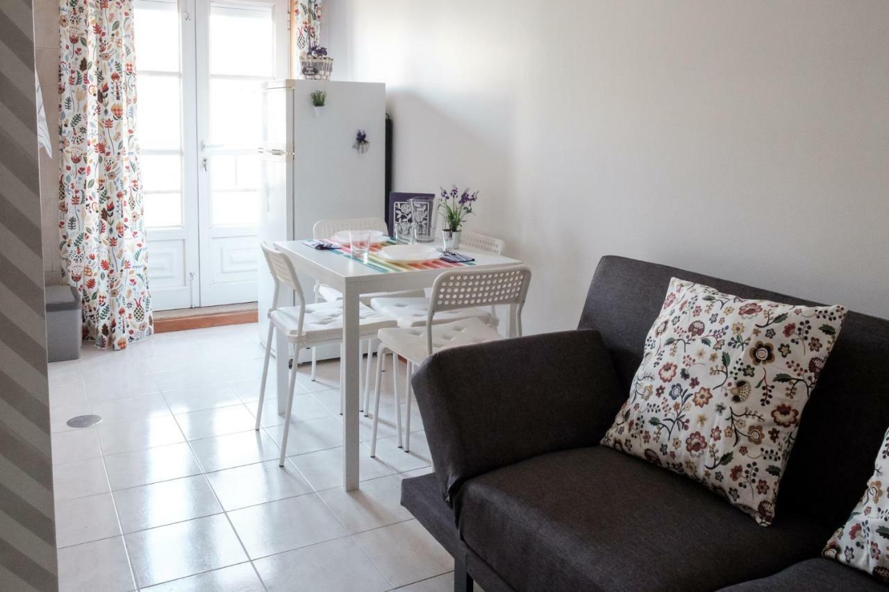 Apartment With Balcony In The Square Porto Exterior foto